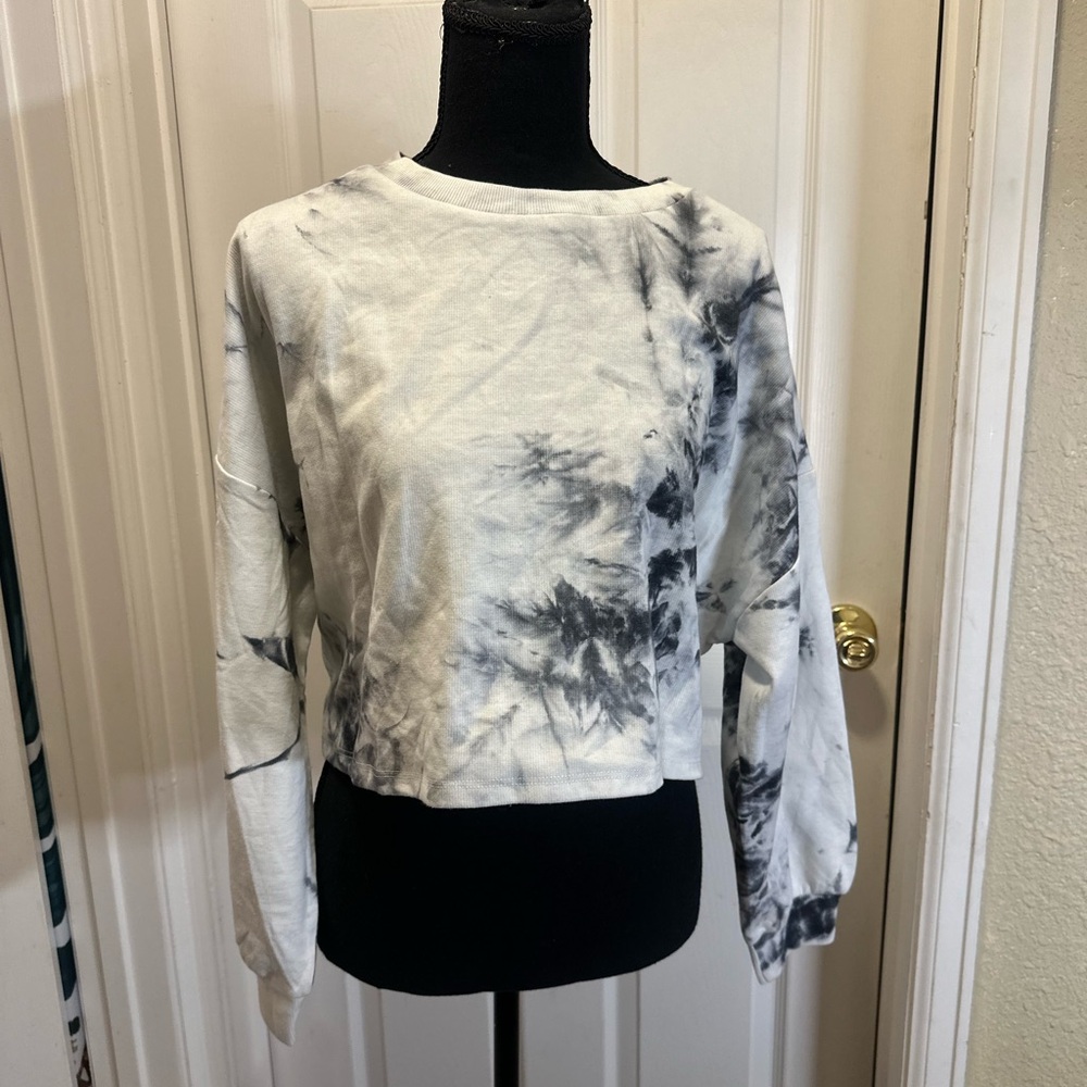 Storia Black and White Tie-Dye Sweatshirt